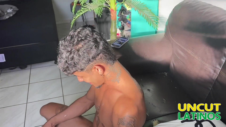 Uncut Latinos: 거유 라틴계의 근육 후장 섹스