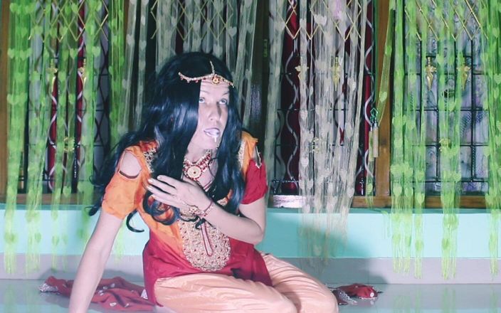 Bolly Karma: 熟女はBBCを試し、精液で口いっぱいになる