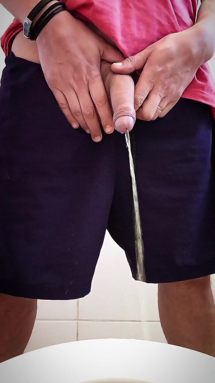Feets Macho Latino: Ich lasse meinen Schwanz ab und lasse eine Menge Saft...