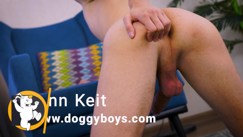 Doggy boys: 핑거링 당하는 핫한 금발 밀프