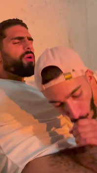 Citebeur - seksi Arap adam, başka biri tarafından emiyor - bölüm 2