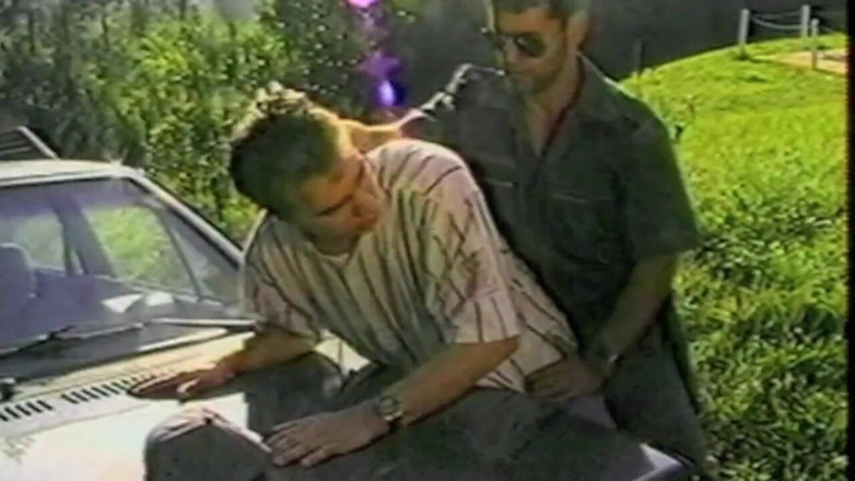 GAY VINTAGE PORN: Submissa a botas de couro de motociclista