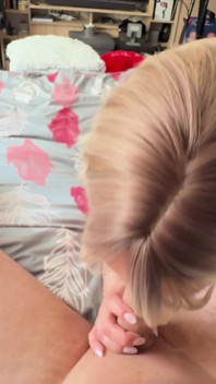 Ehefrau überrascht ehemann mit perfektem blowjob und genießt wirklich riesiges sperma