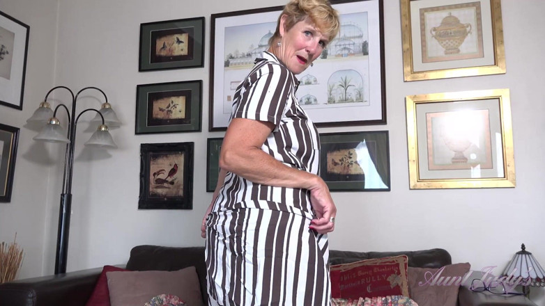 Aunt Judy's: Auntjudys - apni nee paripakv sauteli mammi Mrs moly ko jaanna (land...