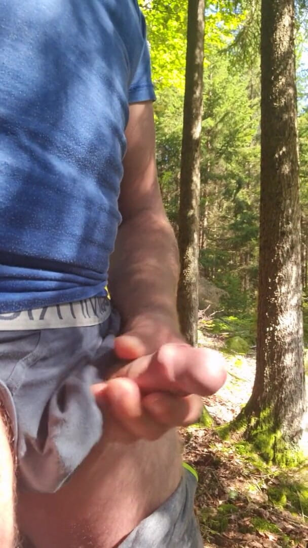 CumShorts: Outdoor cum