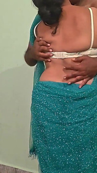 Sexy Bhabhi in Transparent Saree Showing Hot Navel