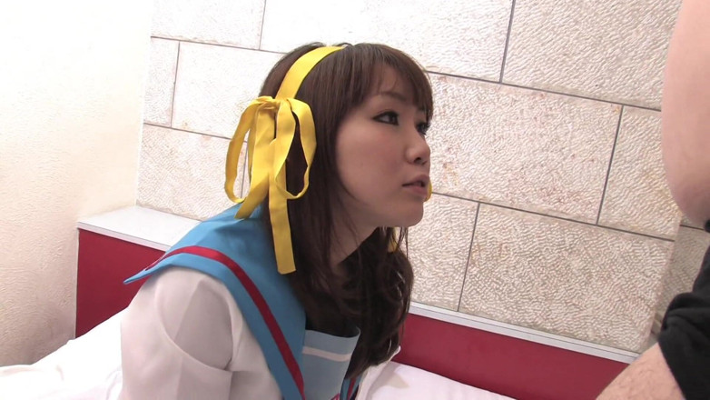 Blowjob Fantasies from Japan: La encantadora cosplayer japonesa disfruta tomando una polla dura en...