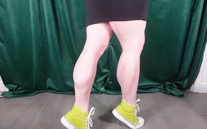 Deanna deadly: Cum for Muscular Calves in Green Converse