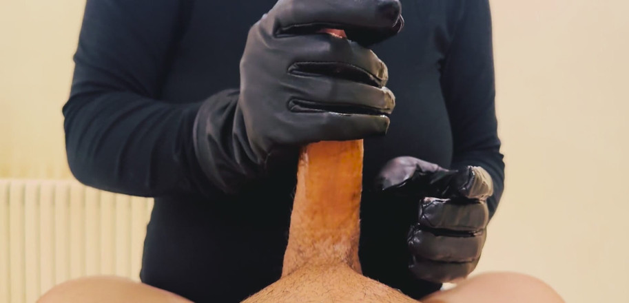 SinCensuraLab: Straw with Gloves