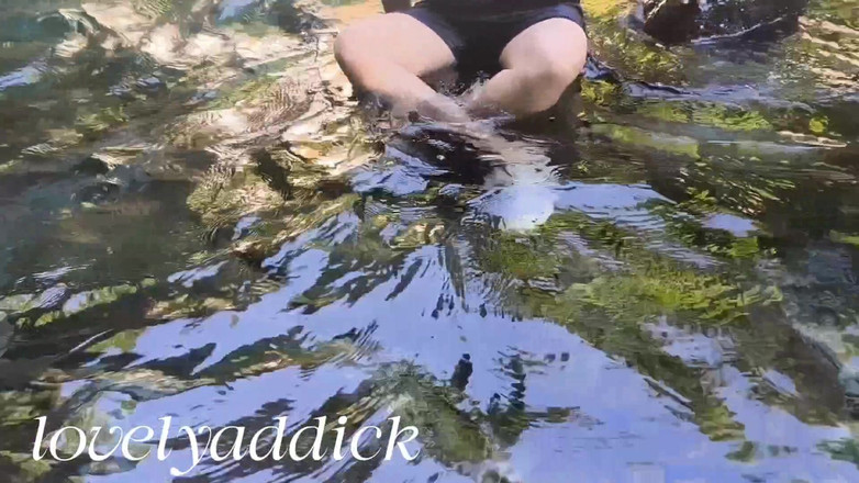 Lovelyaddik: Bañado en el agua fría del río