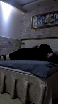 Miriam první Hogtie a lechtání