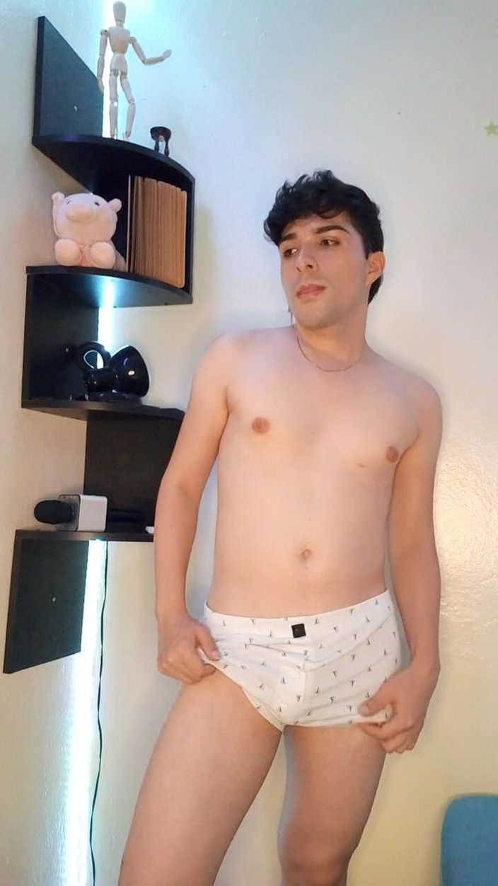 Diego_latinboy: Pantaloncini corti di grande rigonfiamento