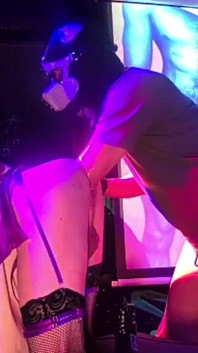 एक और कंधे में गहरी मुठ्ठी घुसाना! इतना अच्छा समय और इतनी सारी ताज़ा मुट्ठी!