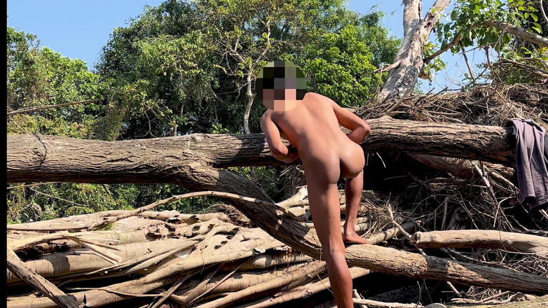 LonlyBoy: 정글에서 즐기는 어린 솔로 소년