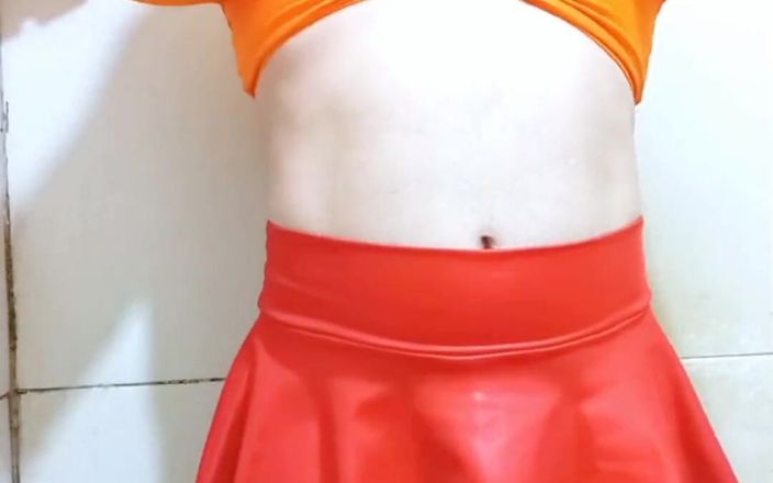 Carol videos shorts: Гаряча фембоя. Керол відео шорти