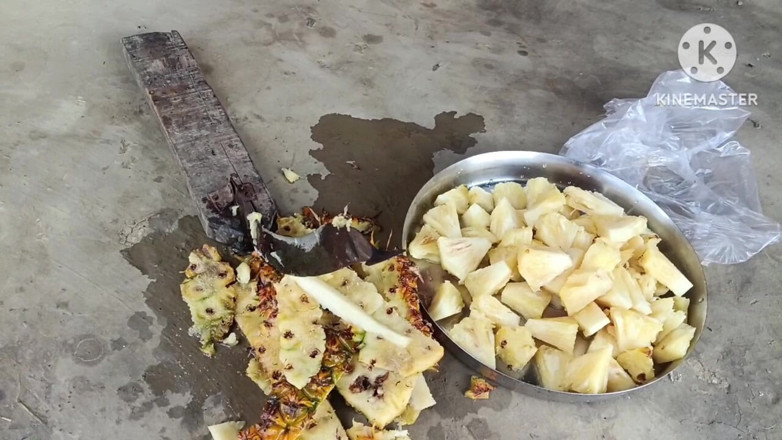 Nenika: Desi Bhabhi vypadá velmi sexy při řezání ovoce