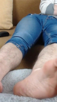 Chatting Barefoot - Feet Fetish