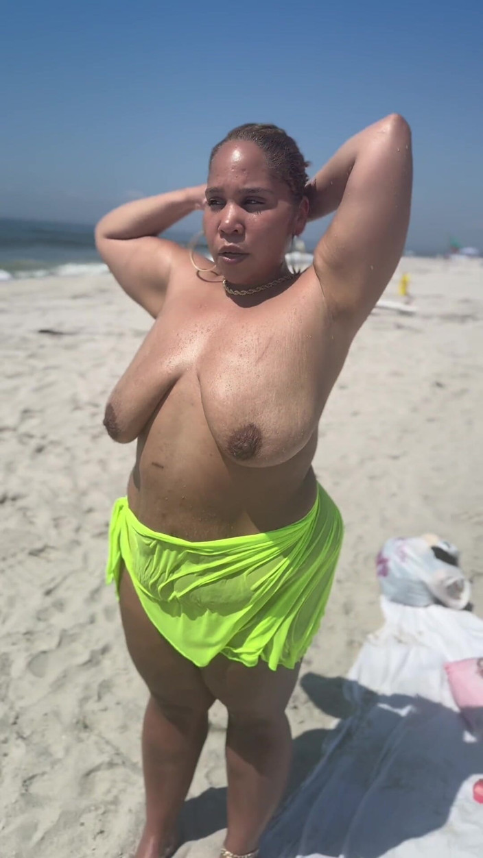 PutiLing: 자연의 뚱뚱한 후장 - 두꺼운 다리 애타게 - 거유 Areolas - 끈구리 - 젖은 머리 - 해변 - 끈 팬티 큰 엉덩이 - 라틴계녀 - 푸에르토리코 여성