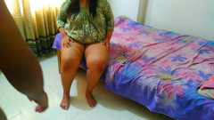Aria Mia: Tante seksi 35 tahun ngentot sama cowok ini di ranjang sebelum...