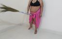 Aria Mia: Seksi teyze evi süpürürken süpürgeyle seks yapıyor - Hintçe net ses
