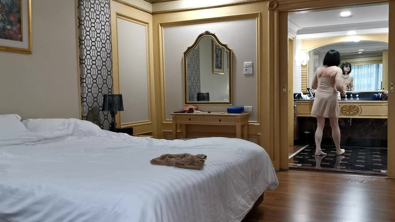 Sissy Cummy Lingerie: बैंकॉक होटल और वेबकैम में सिसी फूहड़ मिशेल की सुबह की जागरण