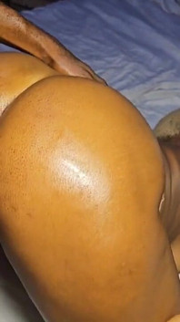 Tinder'da tanışan Sugarmama uzun süre sert sikiliyor