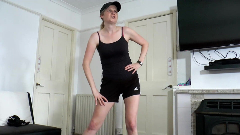 Britishmilf: Stiefsohn fickt den verschwitzten arsch der stiefmutter