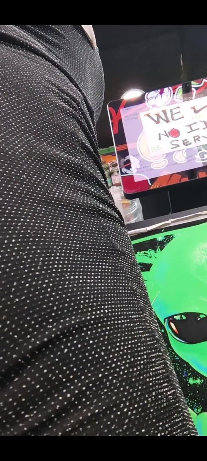 KNKY Bee: 完成后我不带他们出去！