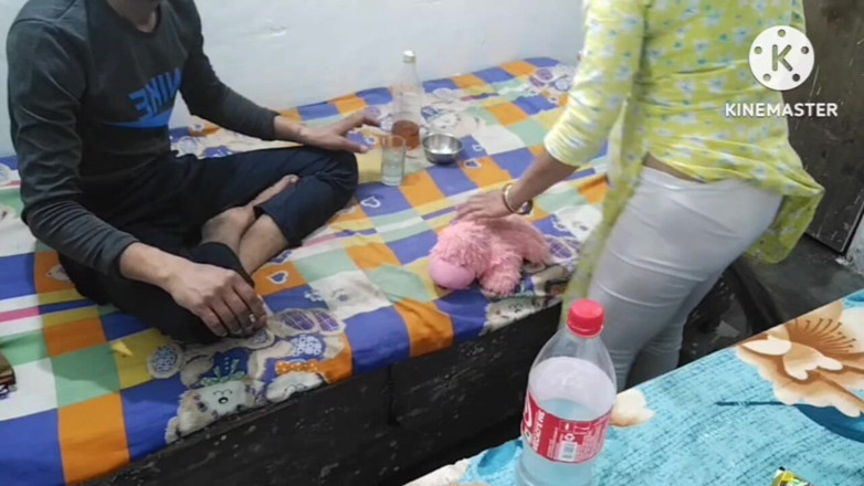 Saxesageth: Empregada doméstica a trabalhadora e garota fofa muito sexy muito...