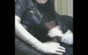 The flying milk wife handjob: Aftrekkende vrouw in satijnen zilveren handschoenen