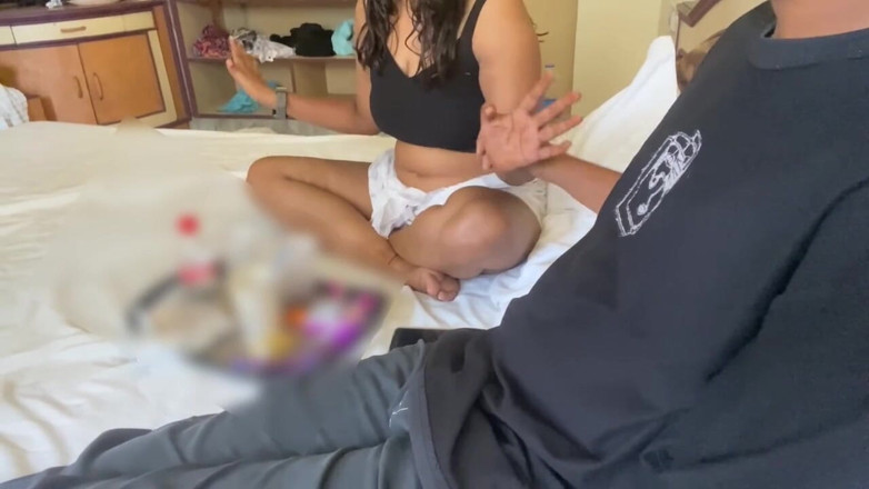 Pinkididi: India hermanastra novio atrapado hablando con audio hindi