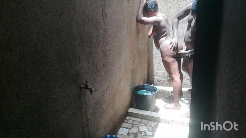 Pornsexlive: rasa bercinta di bilik mandi lebih baik. Inilah sebabnya mengapa...