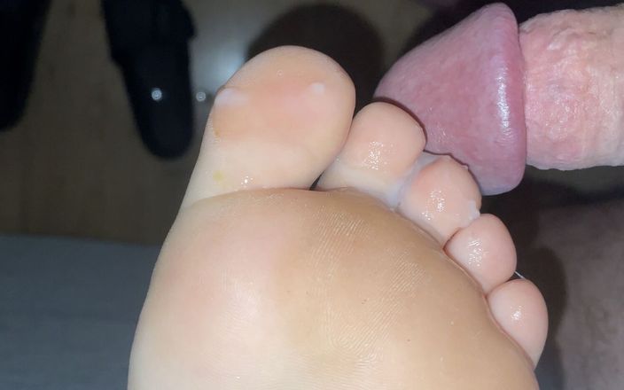 Zsaklin&#039;s Hand and Footjobs: Big Cum on Small Toes