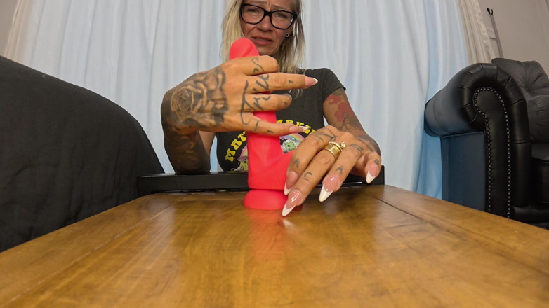 Skully inkson: JOI Dildo