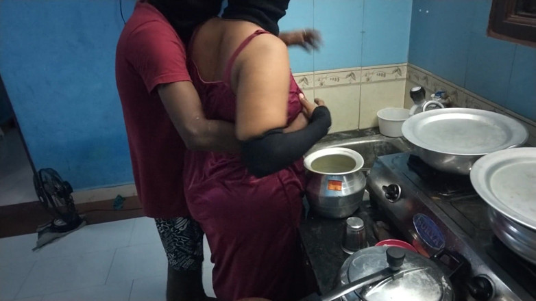 Tamil lesbian: 厨房的热辣性爱