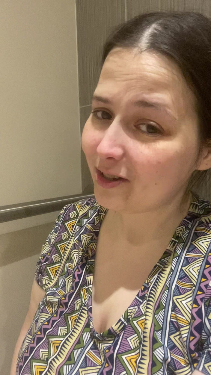 MissChrystalline: Orgasm în standul din baie