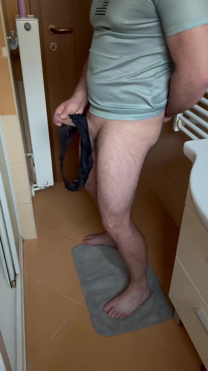 Christy X Taylor: 義理の妹にパンティで遊んでいるところを見つけて罰されました