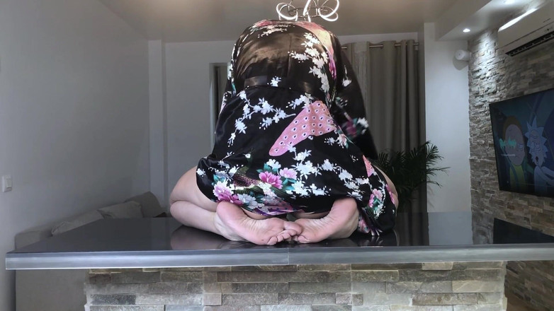 Candystart Videos: Dildo berijden op het aanrecht