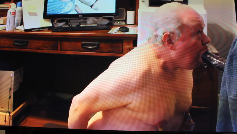 Erachi: Erachi wysysa kolejną spermę z kutasa swojego czarnego tatusia