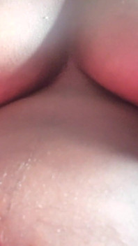 Massaggiare le mie tette piccole