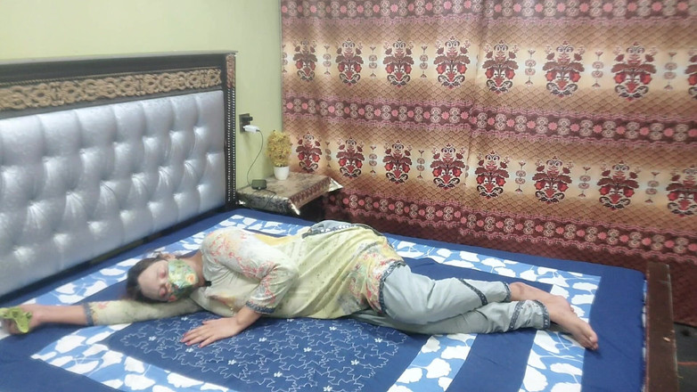 Pakistani CoupleX: Indyjska pokojówka ostro zerżnięta Kiedy żona udała się do centrum handlowego...
