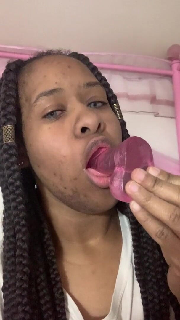 Imani Garrett: Zobacz, jak ssę mojego dildo