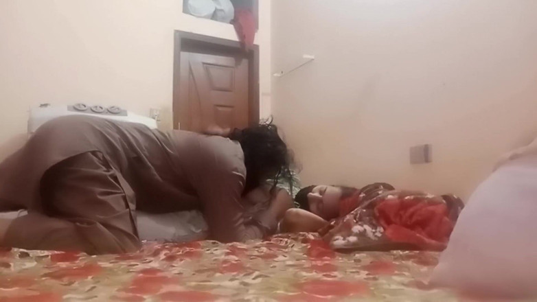 SHAKRATASNEEM: Anal sikişiyor göt deliği çok sıkı bir şekilde herd sikişiyor
