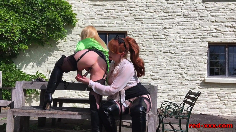 RedXXX: Buty i bubbly!