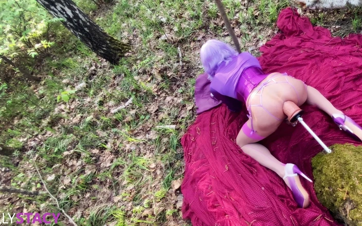sillystacy: Kåta Sissy Malvina gick vilse i skogen med enorm knubbig...