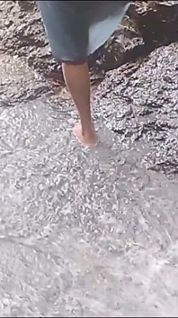 산 정상에 가서 수영을 하러 갔어
