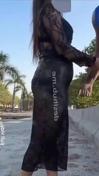 Beuatiful Bhabhi Sex with a Delevery Boy at Roadside