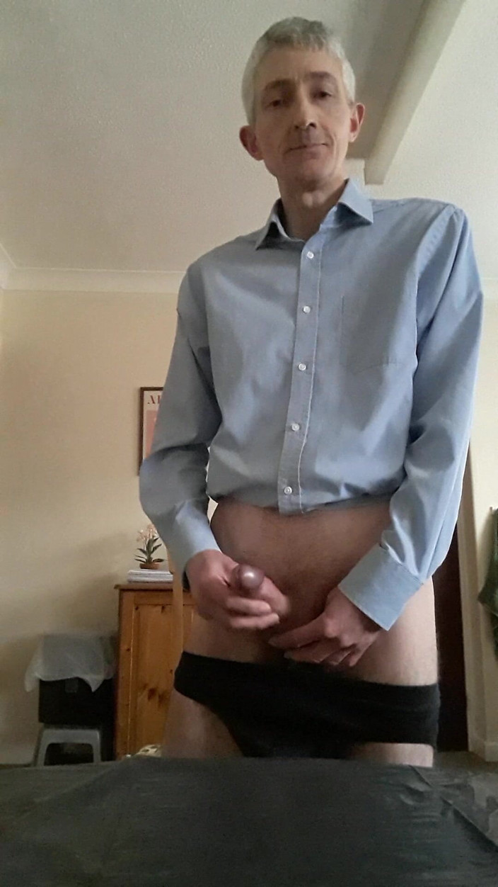 James Dirty Boy: Seduto al tavolo