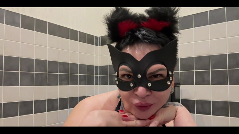 KarmenMilf: Tư thế kitty gợi cảm cho máy ảnh, thủ dâm và...