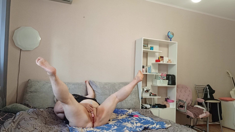 Zona901: Nachbarin streichelt ihre muschi in einem sex-chat